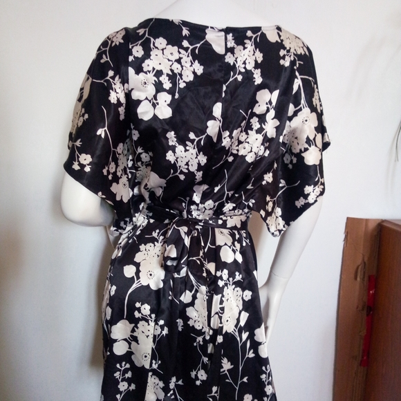 *SOLD*RW&CO Floral Dress - Picture 3 of 4